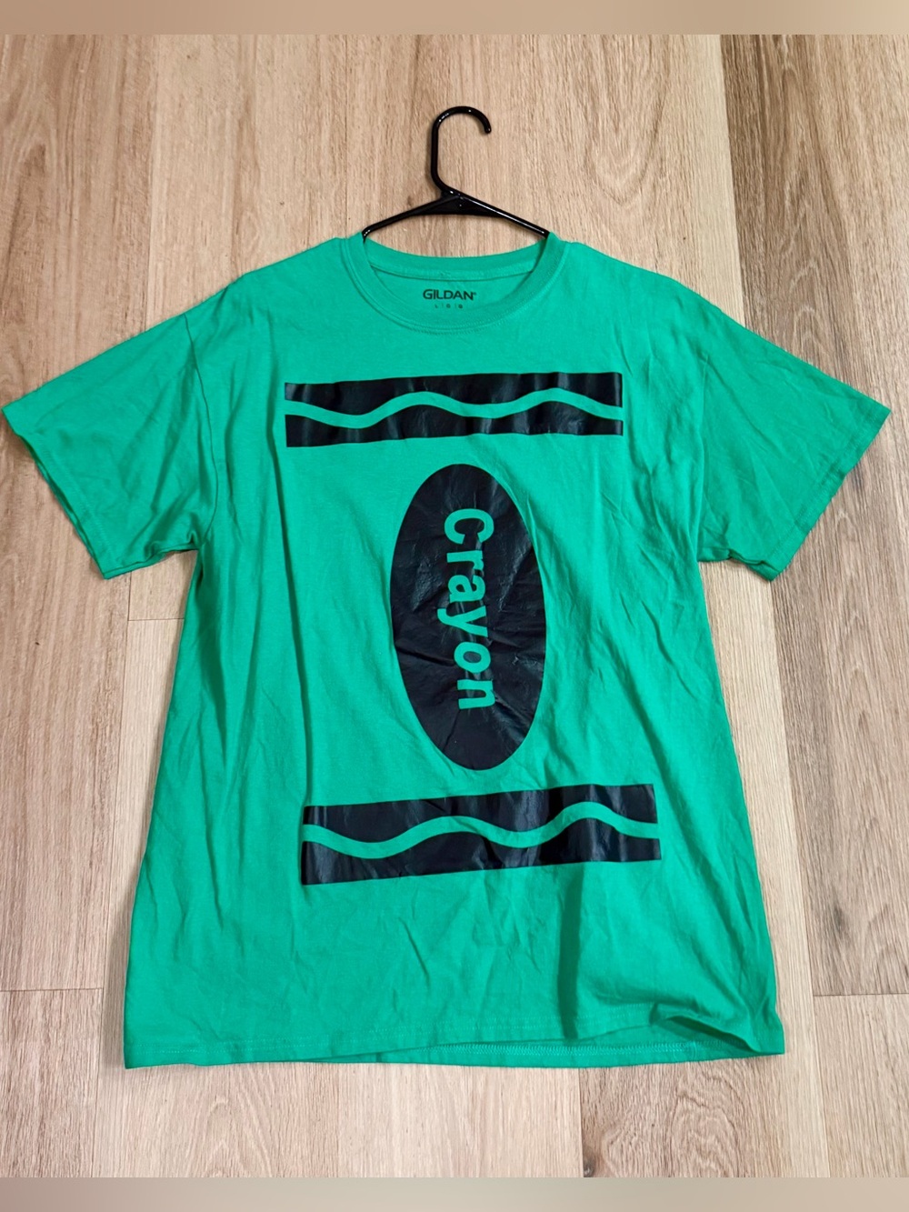 Gildan Men’s Green Graphic 'Crayon' T-Shirt Style Iconic size Large